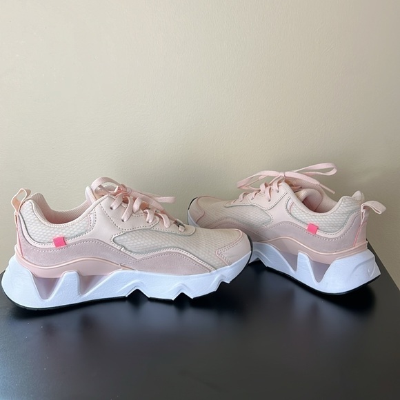 Nike shoes - Picture 8 of 8